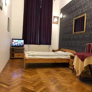 4 2. Apartament