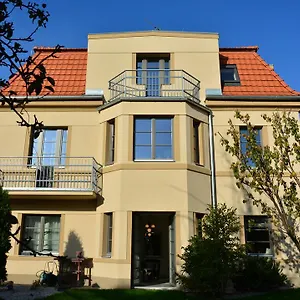 vila-krocinka.praguehotelsweb.com/